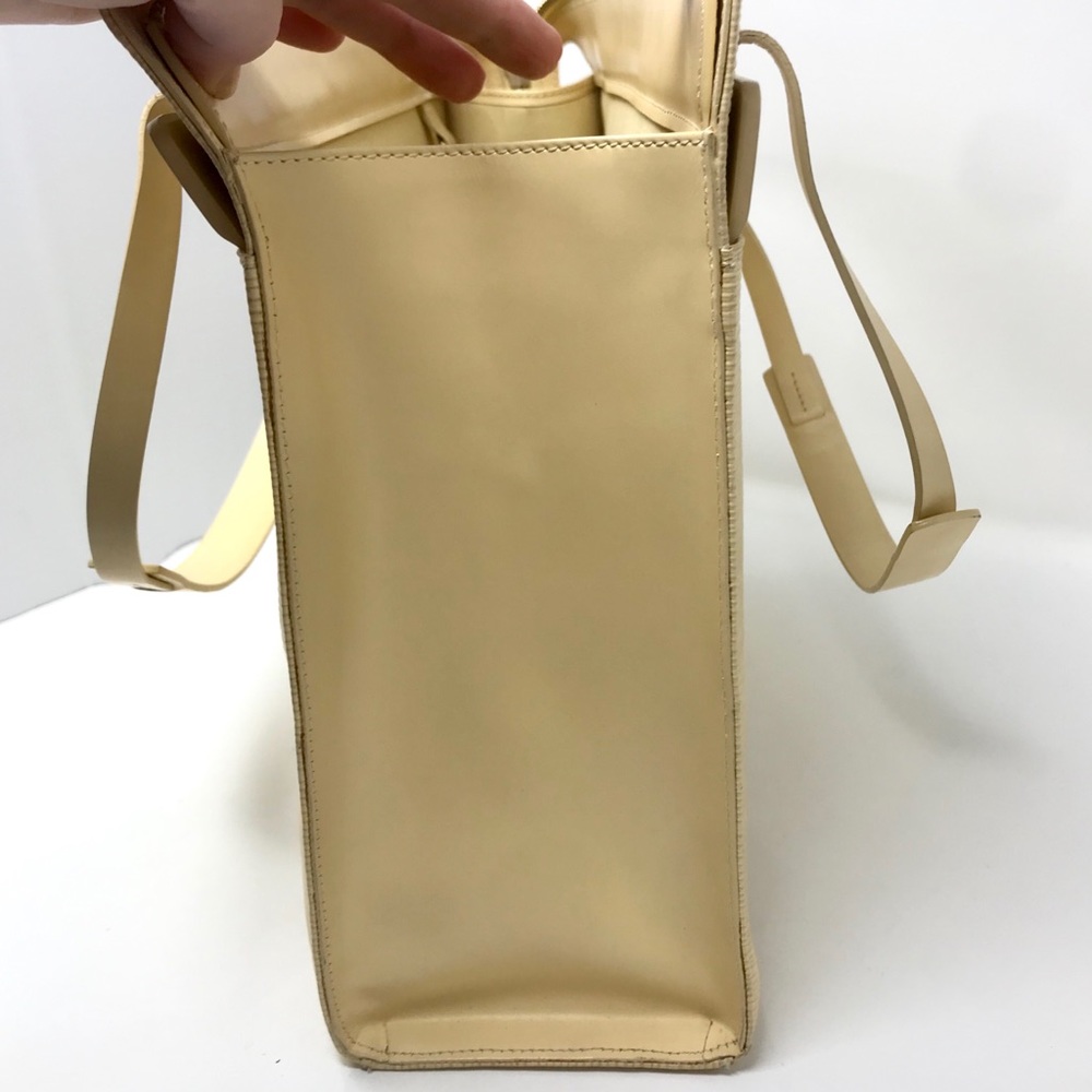 *SOLD* Louis Vuitton Vanilla Epi Croisette w/ Box/Dustbag - Picture 6 of 13